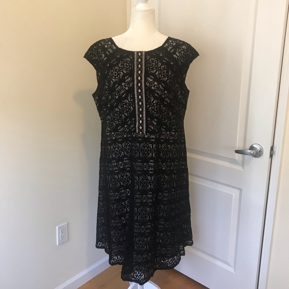 Beauport Plus Size Black Lace Sleeveless dress 16W